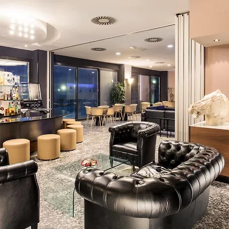Waldorf Palace 4*
